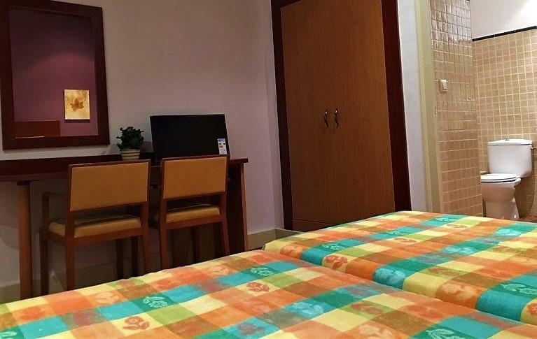 Maçanet de Cabrenys Hotel La Fonda Dels Pirineus מראה חיצוני תמונה