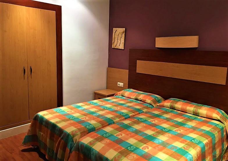 Maçanet de Cabrenys Hotel La Fonda Dels Pirineus מראה חיצוני תמונה