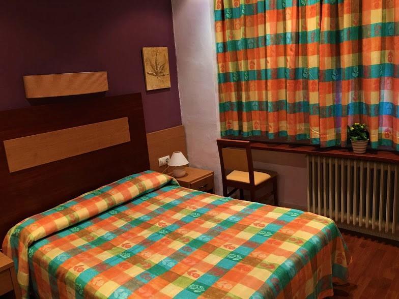 Maçanet de Cabrenys Hotel La Fonda Dels Pirineus מראה חיצוני תמונה