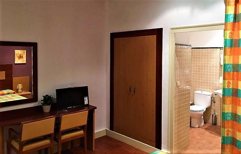 Maçanet de Cabrenys Hotel La Fonda Dels Pirineus מראה חיצוני תמונה