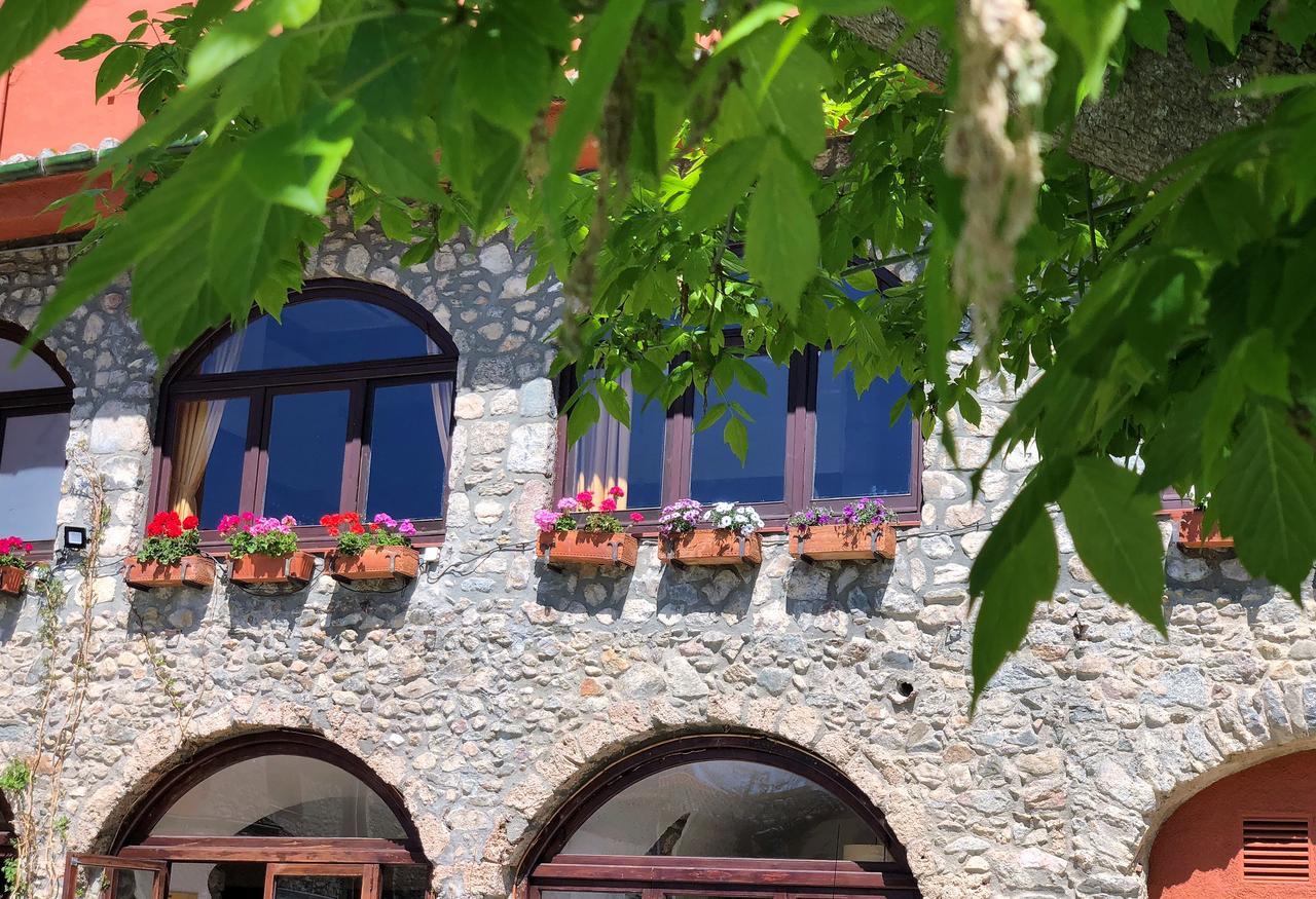 Maçanet de Cabrenys Hotel La Fonda Dels Pirineus מראה חיצוני תמונה